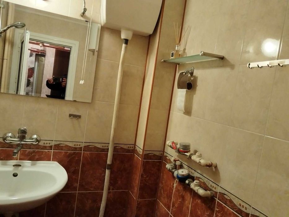 Просторен слънчев двустаен до Английската гимназия в Стрелбище