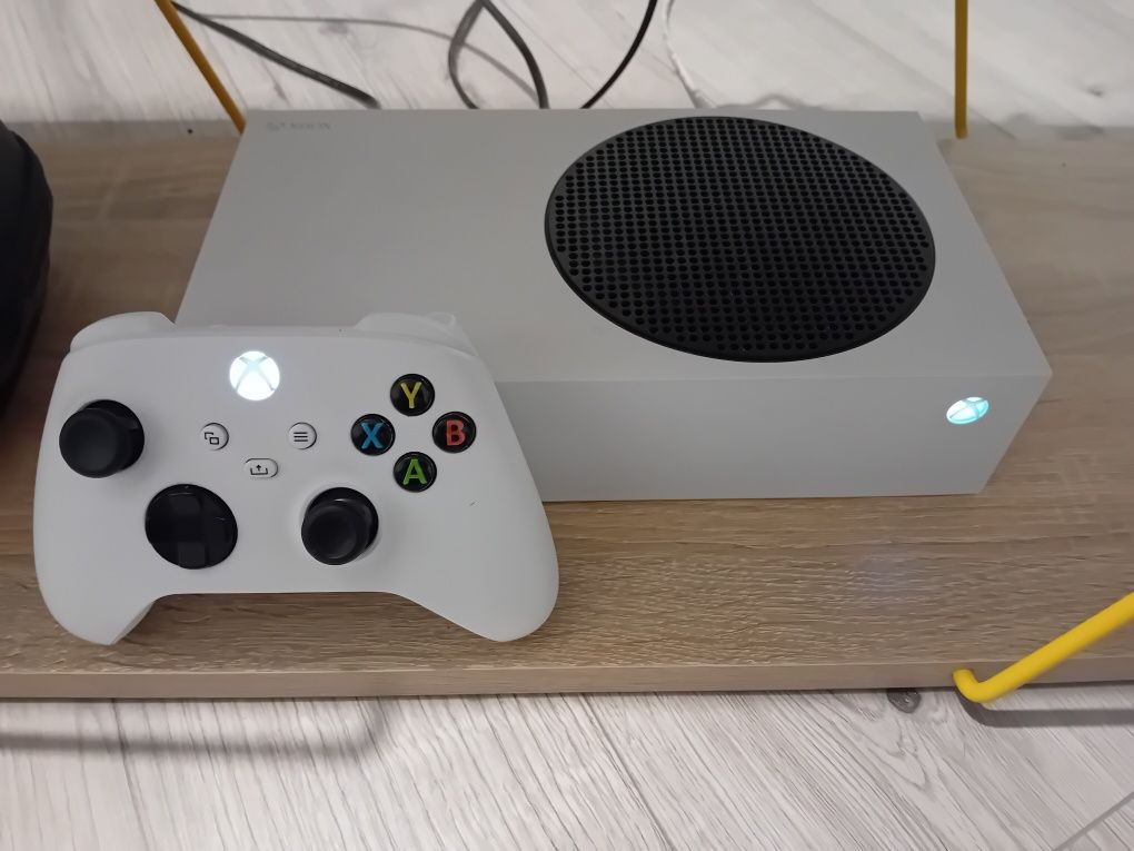 Vând Xbox Series S