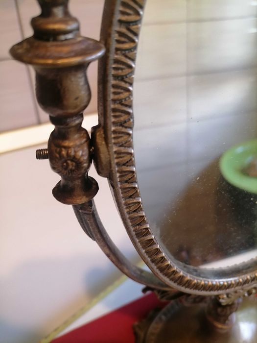 Oglinda cu rama și suport din bronz