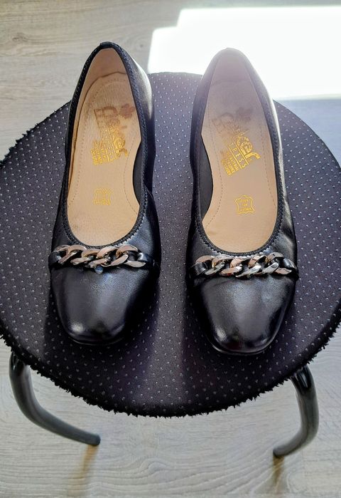 Vând pantofi Rieker din piele