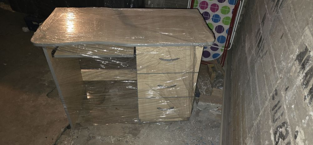 Birou 3 sertare  loc pentru unitate si tastatura