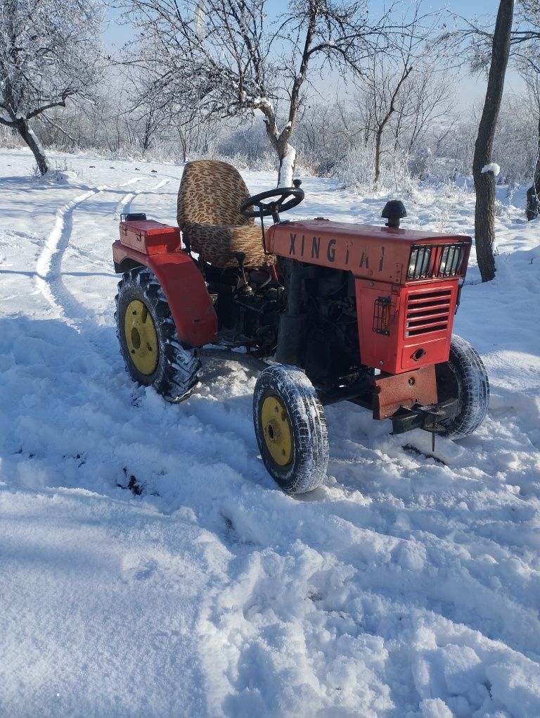 Продавам трактор