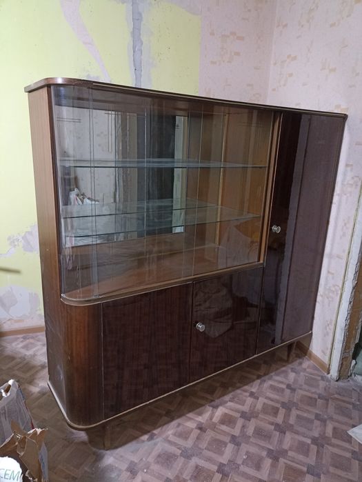 Сервант деревянный