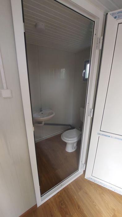 Vand container cu grup sanitar
