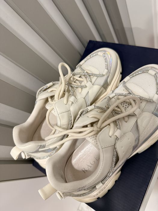 Спортни сникърси