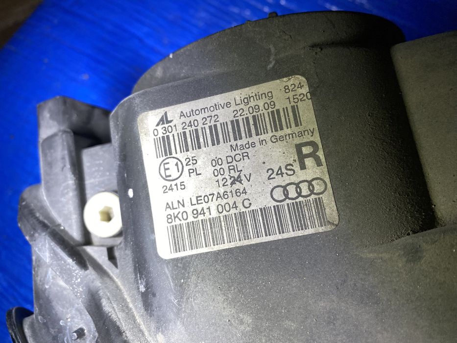 Far Audi A4 B8 2007 - 2011 faruri stanga dreapta xenon