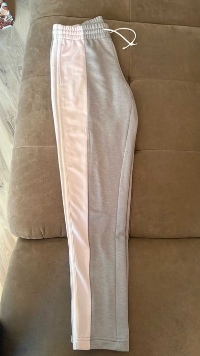 Дамски анцунг комплект Адидас, без забележки!