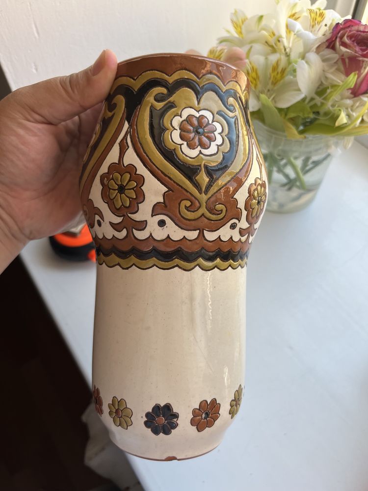 Старинная ваза из керамики