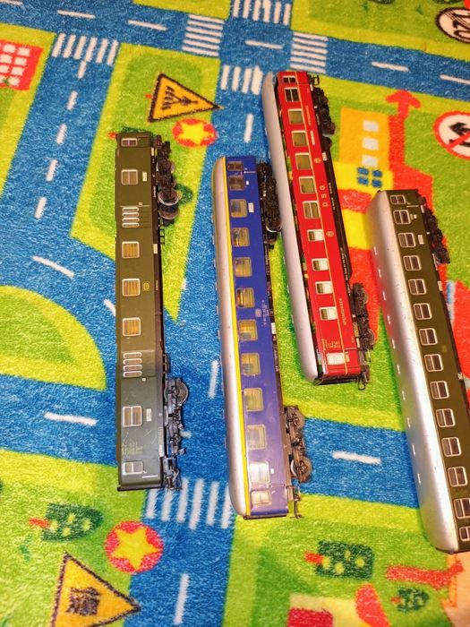 Pachet 4 vagoane metalice marklin / piese