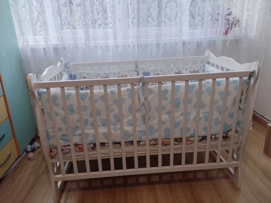 Patut bebe nou lemn masiv