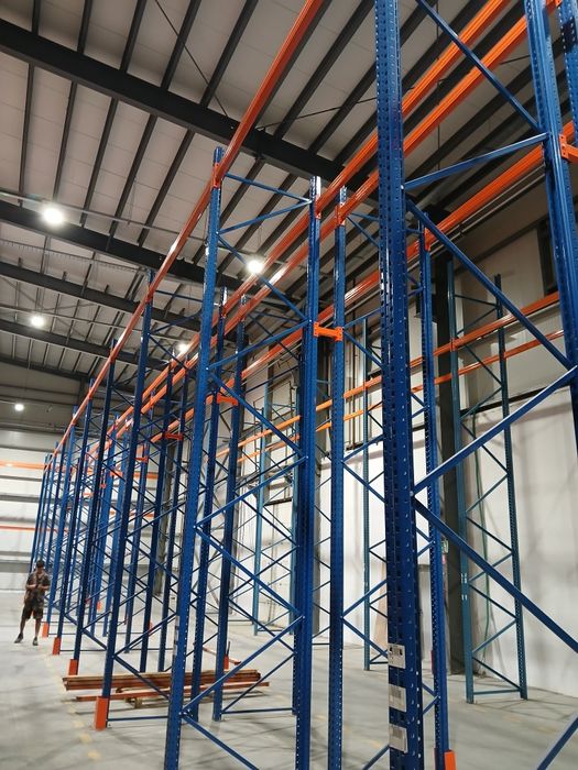 Avem rafturi metalice industriale reglabile de vânzare