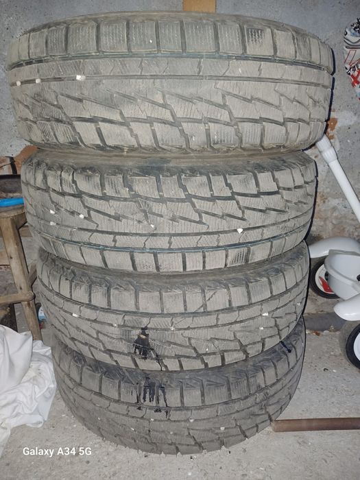 Зимни гуми 215 65 16