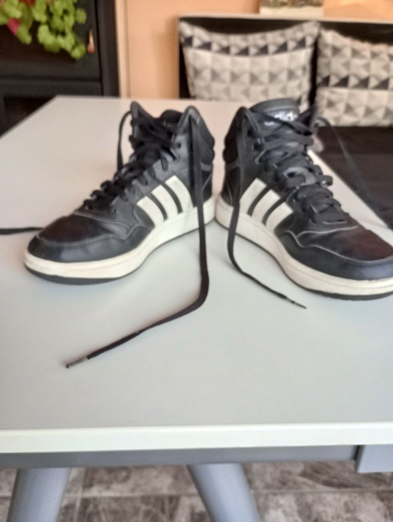 Adidas обувки за есента и зимата+оригинална кутия