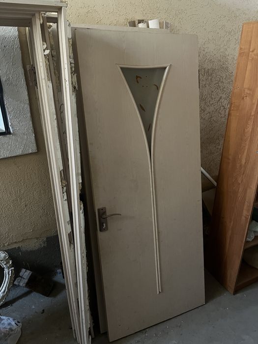 Двери межкомнатные 6 штук