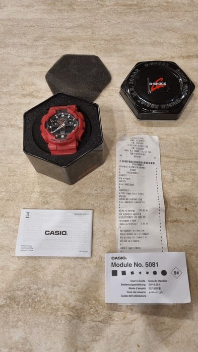 Часовник Casio - червен