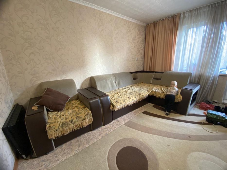 Продам угловой диван с креслом