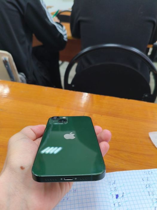 Iphone 13   green