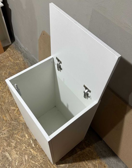 Comoda alba cu Lada; Lada de depozitare