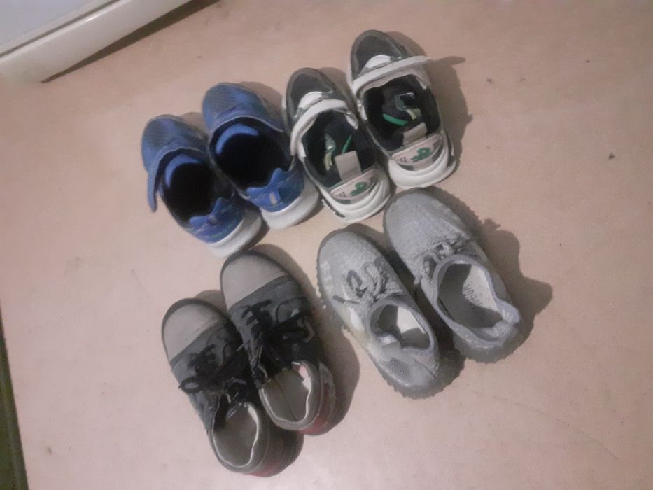Отдам даром детские обувь!