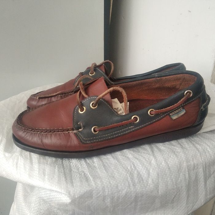 Продам фирменную обувь.