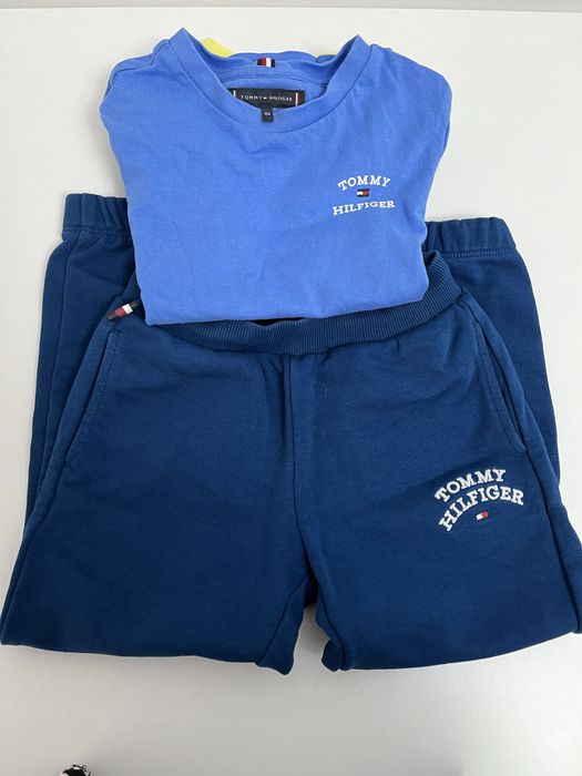 Pantaloni trening