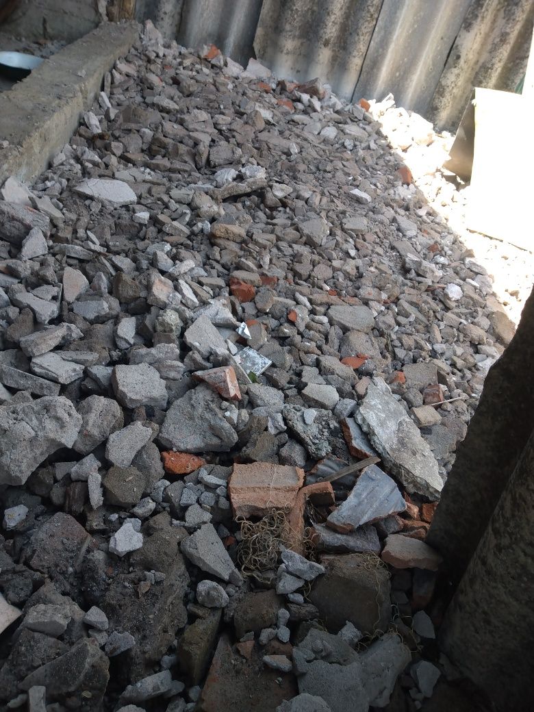 Ofer gratis umplutura moloz si beton spart