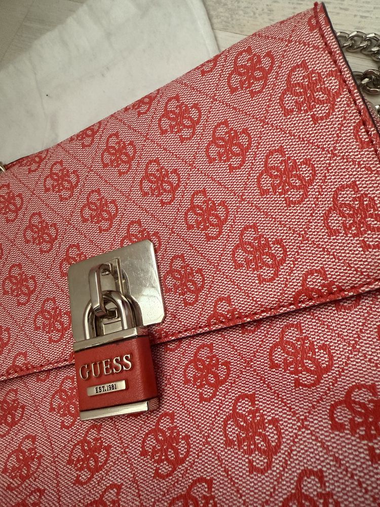 Дамска чанта Guess