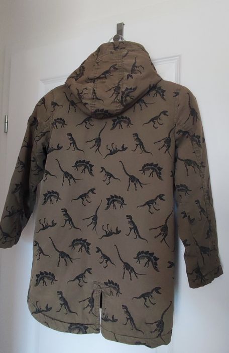 Парка на динозаври H&M