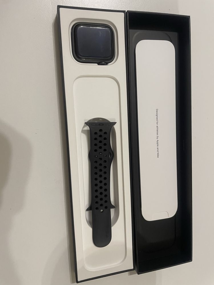 Apple watch SE 44mm cellular nike edition