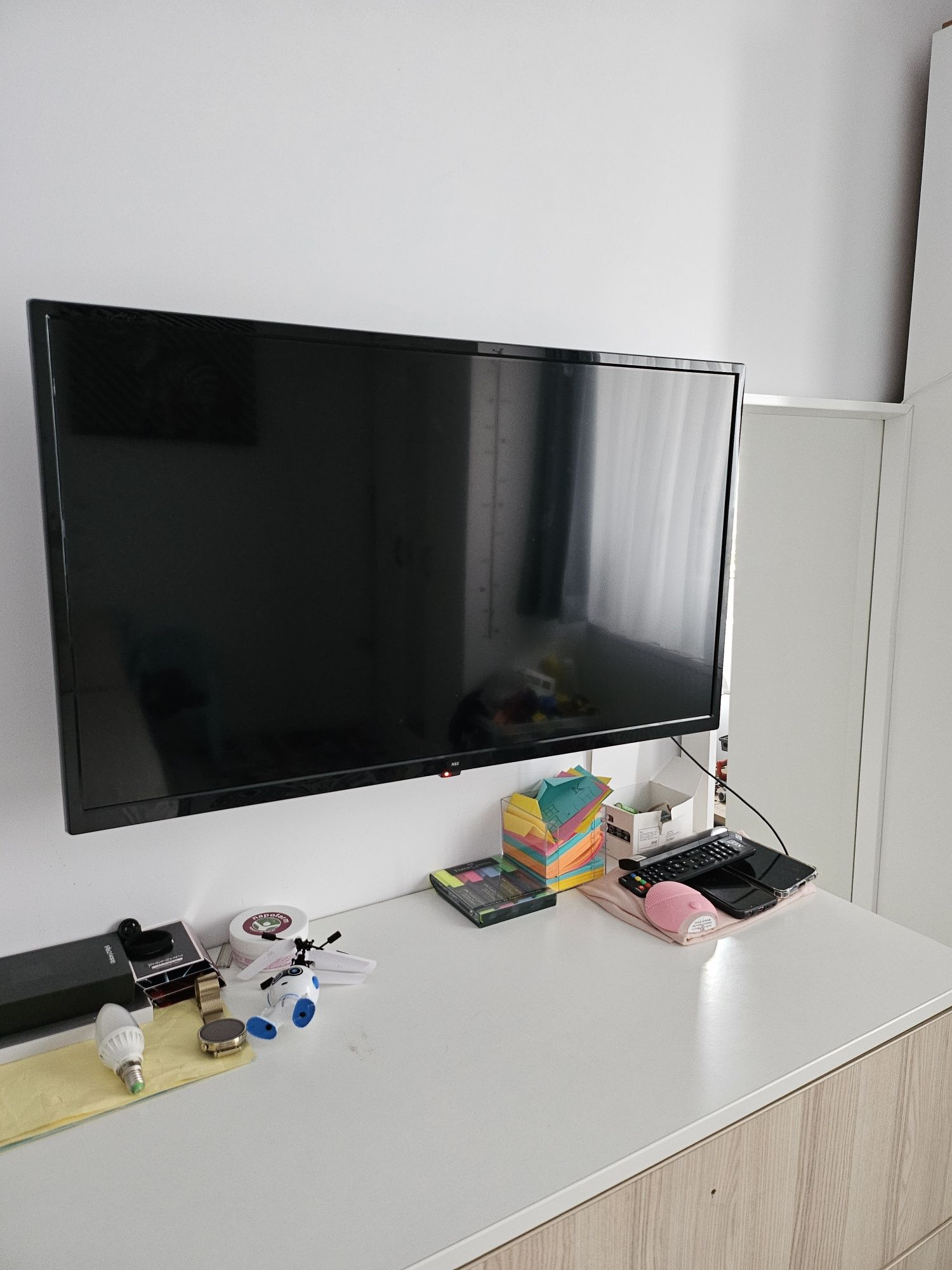 Pentru piese tv cu display spart NEI 32NE4000