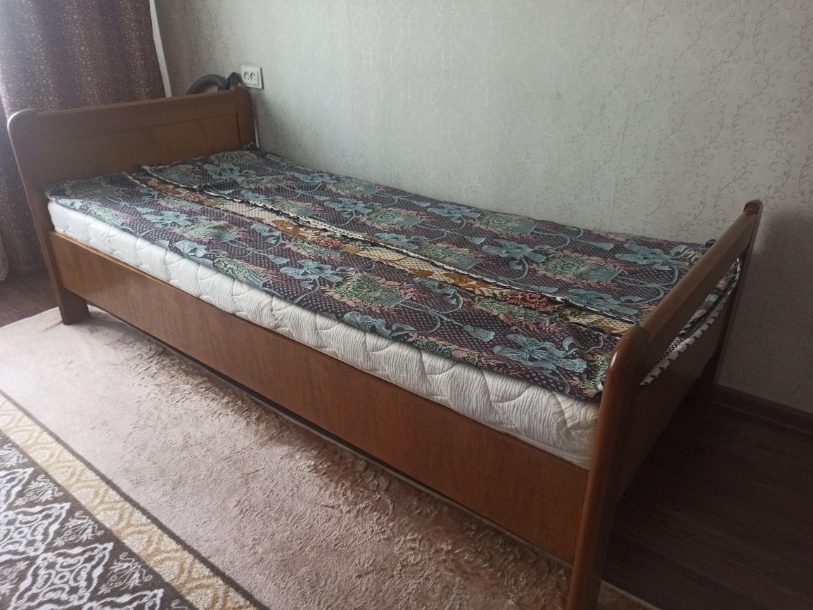 Продам белорусскую деревянную кровать