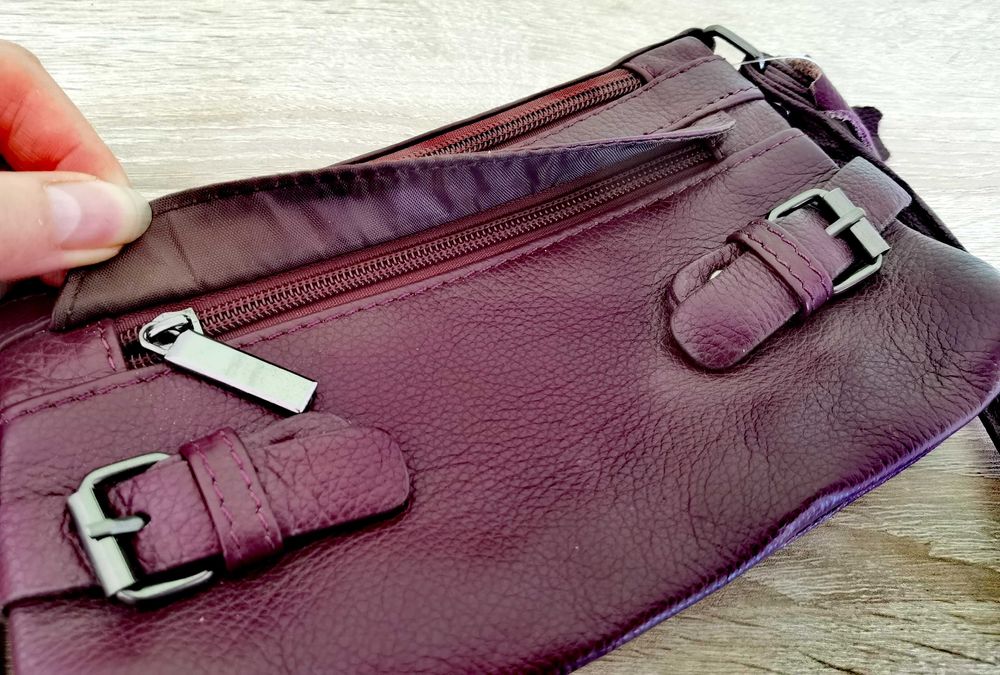 Малка дамска чанта с дълга дръжка