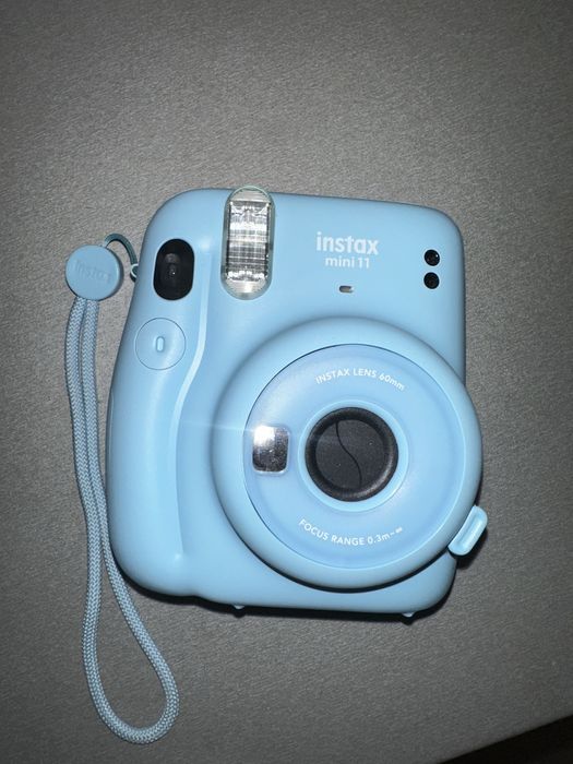 Instax mini 11 и подарък калъф+консумативи