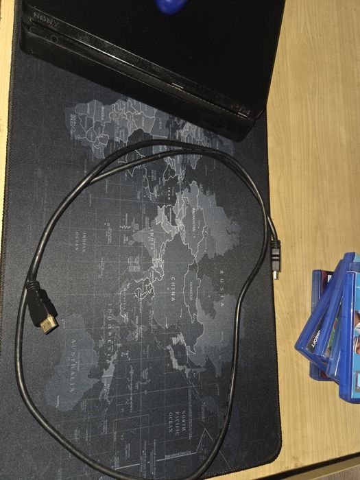 Vând ps 4 slim in stare foarte bună