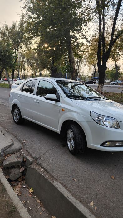 Nexia 3 sotiladi holati alo kraska bor