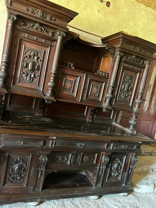 Vând credent lemn masiv,sculptat..