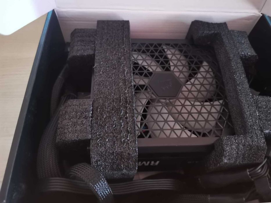 Vand sursa Corsair  RM550X + 16 Gb Ram