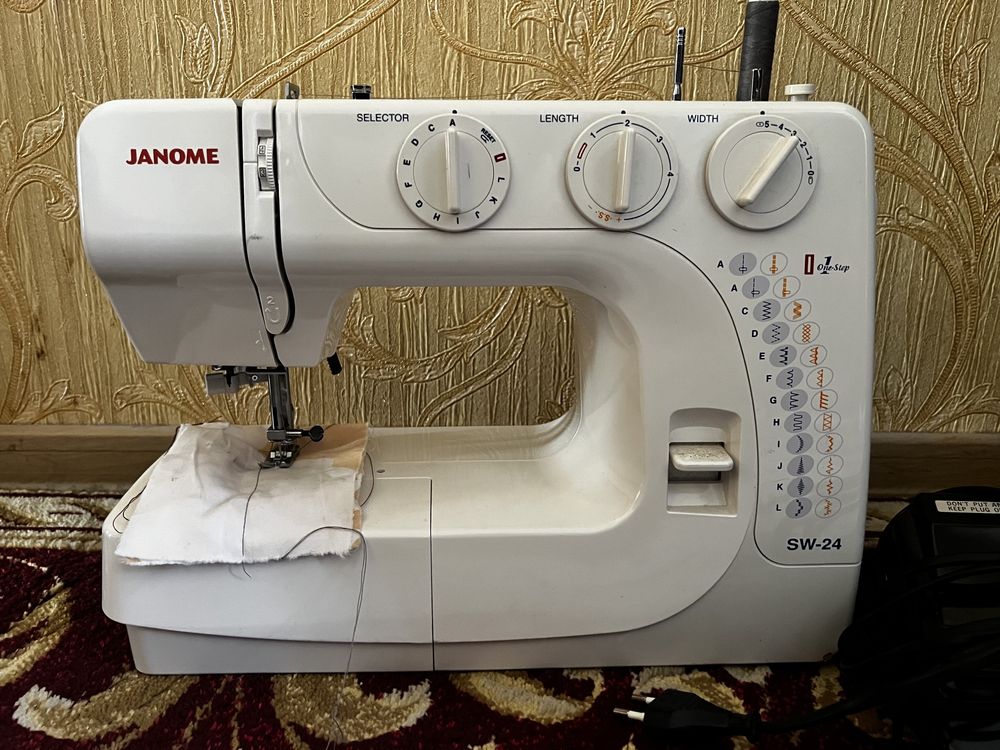 Продается швейная машинка Janome saw-24