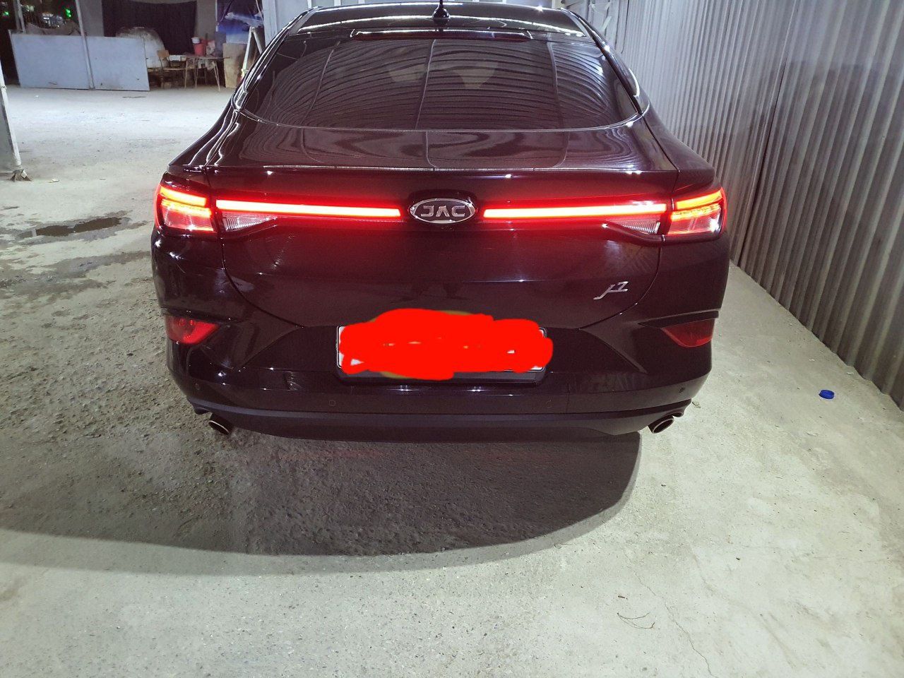 Jac j7  Luxury Liftbek 1.5 Turbo qora rang