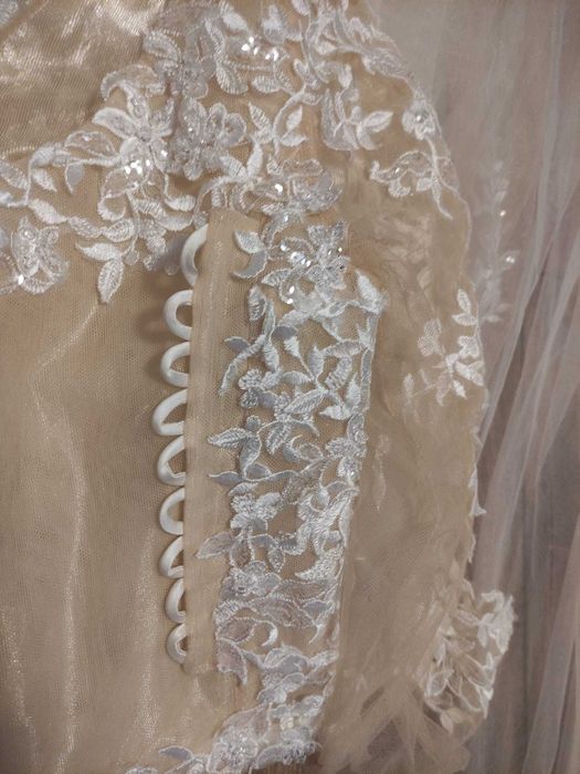 Rochie de mireasa cu dantela si tull, in stil printesa