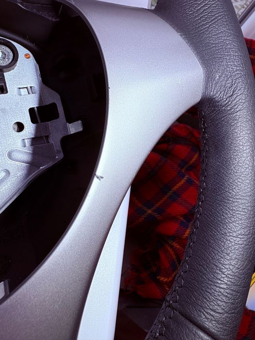 Продавам нов спортен волан за BMW E90/E87.