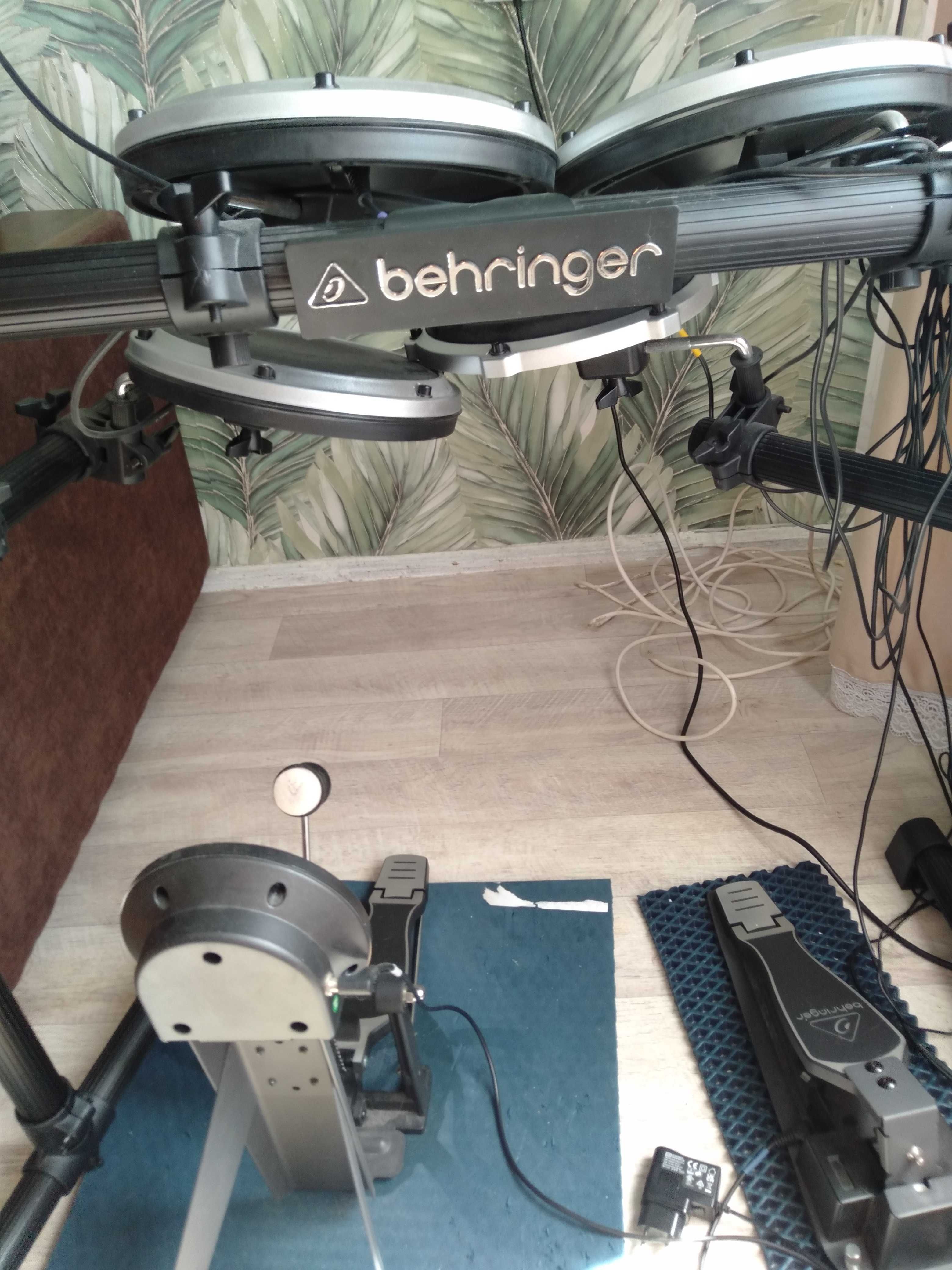 Электронная ударная установка Behringer.