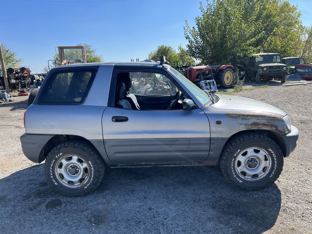 Toyota RAV4 (2.0i 1997г.) на части