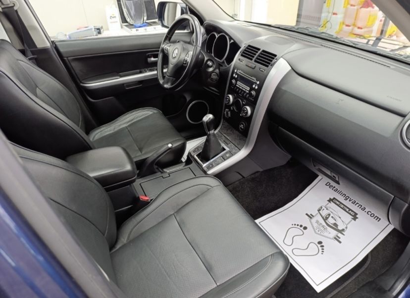 Suzuki Grand Vitara 2.4i Бензин - 2011г.