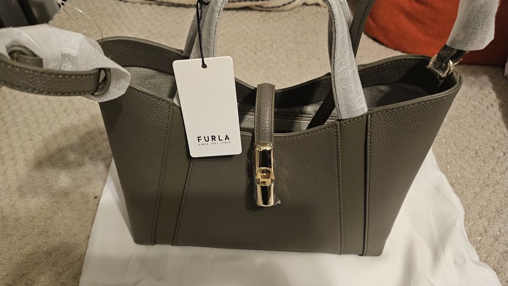 Geantă Furla 



Furla
Goccia S Tote Shoulder Bag Sage