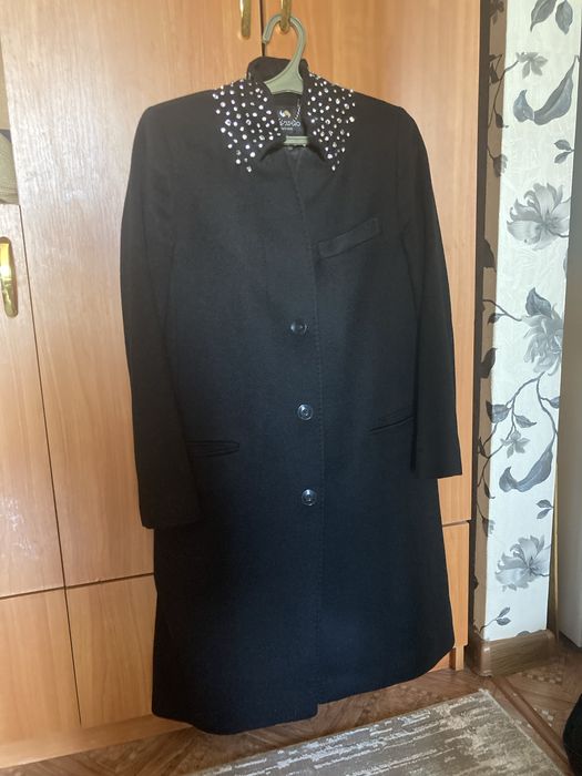 Осеннее пальто с камнями