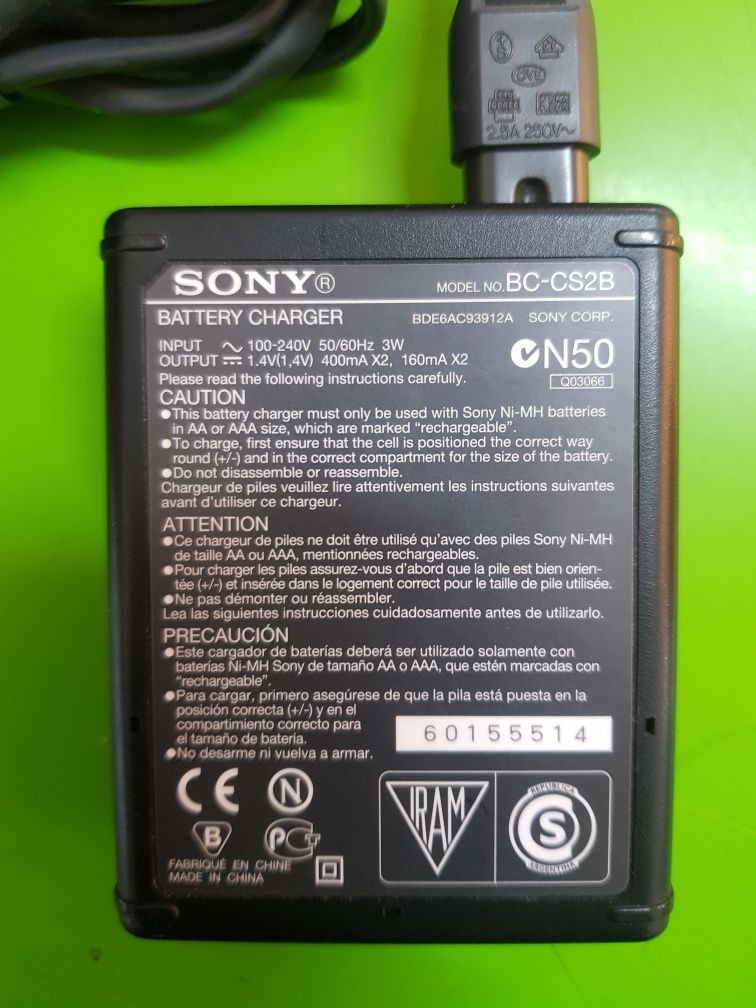 Incarcator acumulatori AA si AAA, Sony BC-CS2B