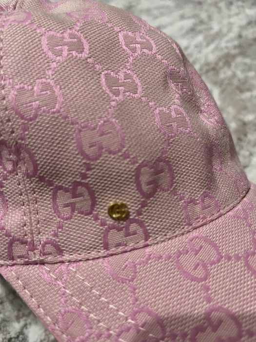 Шапка на  Gucci оригинална е