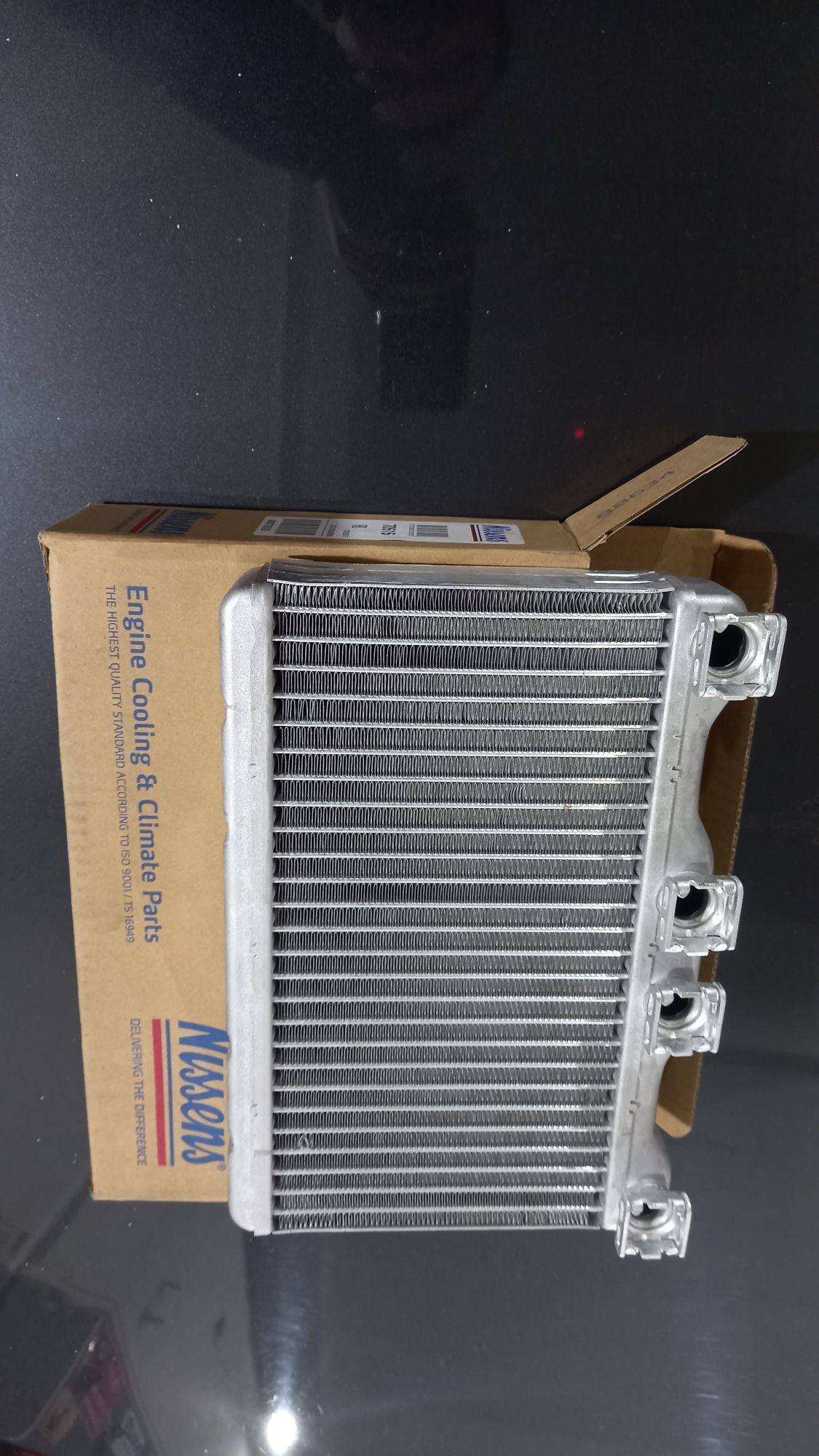 На BMW E38 радиатор печки фирма Nissens качество отличное