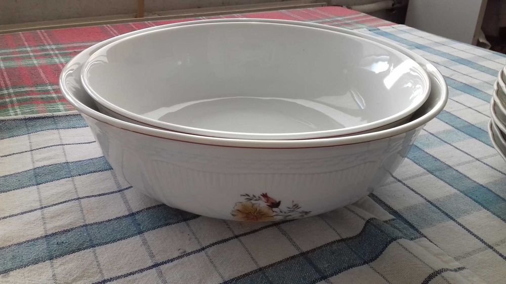 порцеланов сервиз за хранене